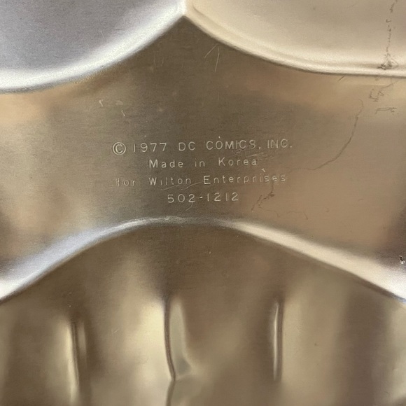 Vintage 1977 Wilton Superman/Batman cake pan - Picture 3 of 3